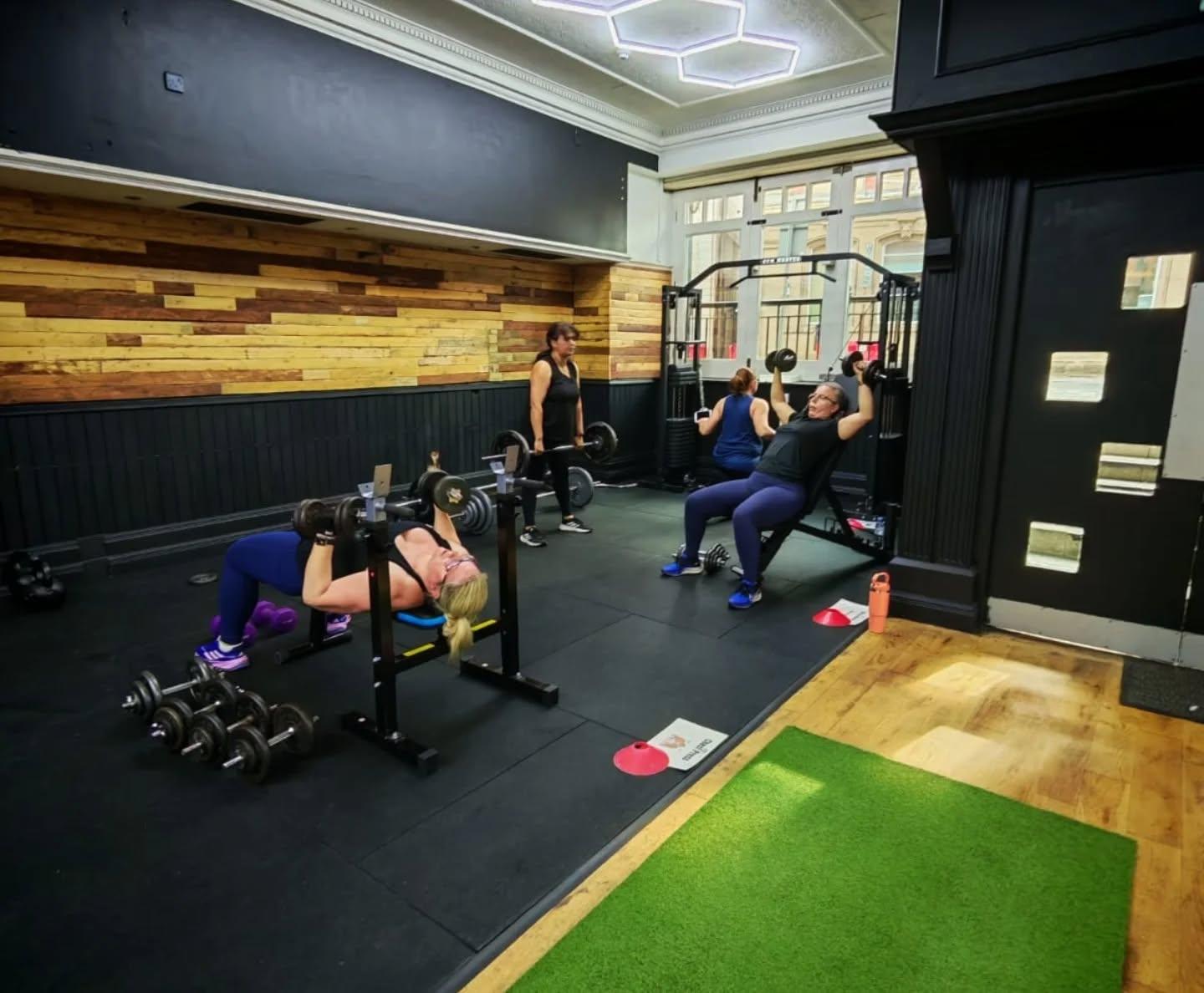 Members training together in a Swesh Studio class